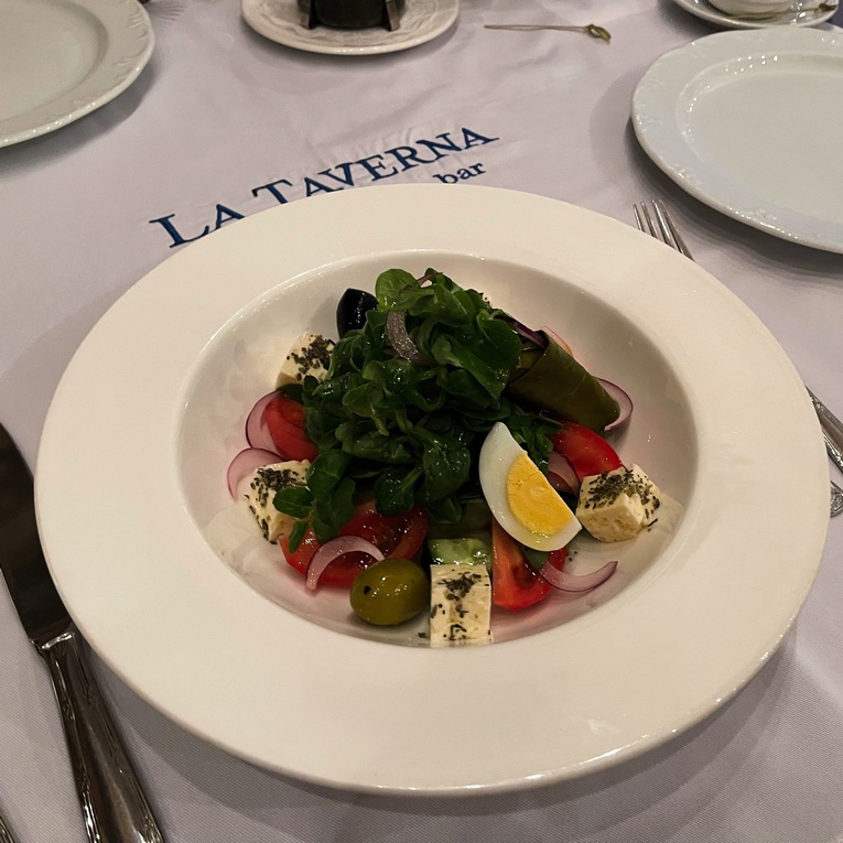 La Taverna: классика жанра от посуды до сервиса