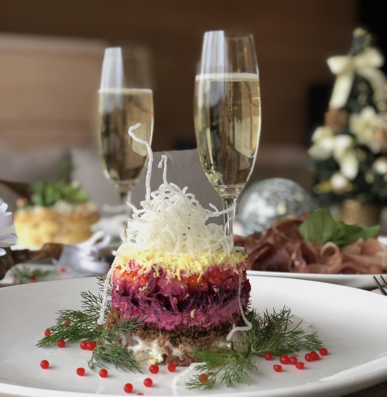 Новогодние блюда к праздничному столу от ресторана «Кому ЖИТЬ ХОРОШО»